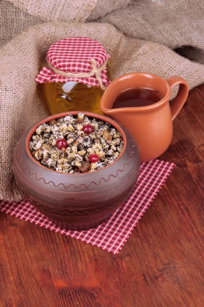 Pot with kutia - traditional Christmas sweet meal in Ukraine, Belarus and Poland, on wooden background — Stock Photo, Image