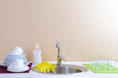 Bulaşıkları kurutma metal lavabo