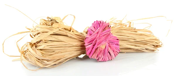 Decoratieve stro voor met de hand gemaakt en hart van stro, geïsoleerd op wit — Stockfoto