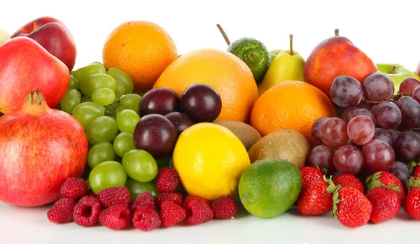 Διάφορα φρούτα που απομονώνονται σε λευκό — Φωτογραφία Αρχείου