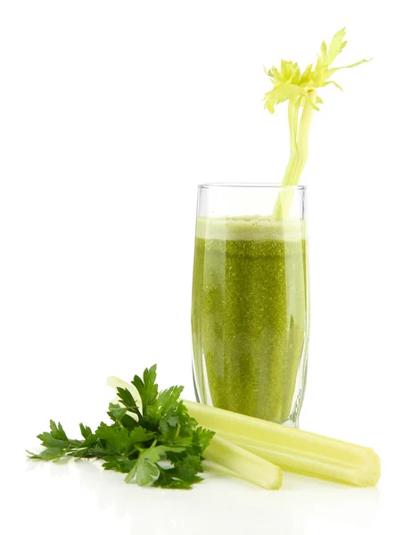 Bicchiere di succo di verdura verde e sedano isolato su bianco — Foto Stock