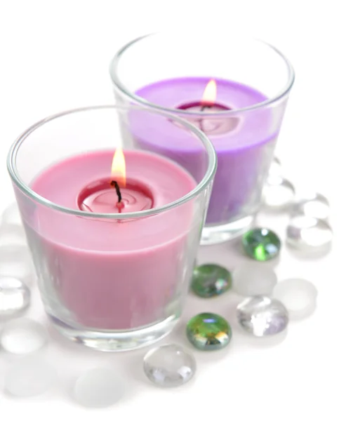 Hermosas velas de colores aislados en blanco — Foto de Stock