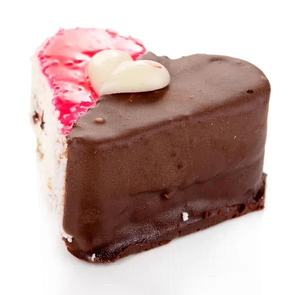 Süßer Kuchen mit Schokolade isoliert auf weiß — Stockfoto