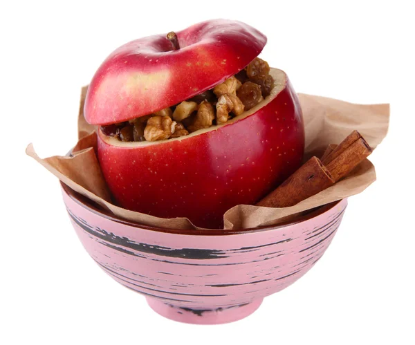 Яблоко с изюмом и орехами в миске изолированы на белом — стоковое фото