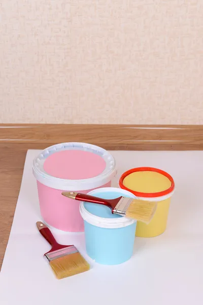 Paint on floor in room — Stock Photo, Image