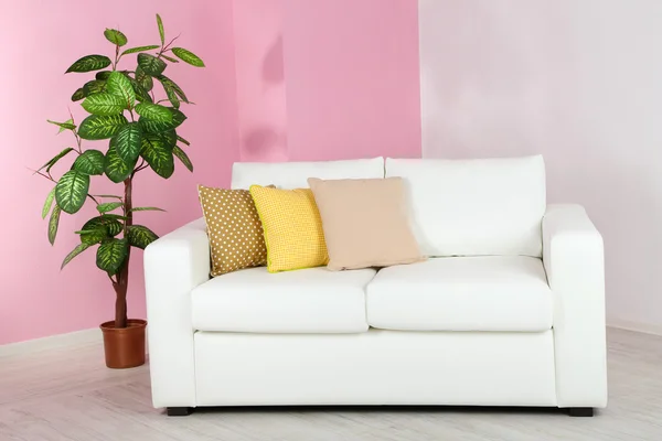 White sofa in room on pink wall background — Stock Photo, Image