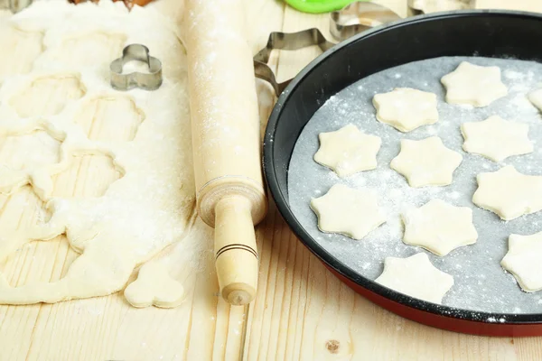 Processo di fabbricazione di biscotti di Capodanno primo piano — Foto Stock