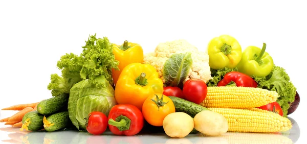 Verduras frescas aisladas en blanco —  Fotos de Stock