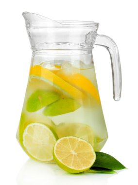 kireç, limon ve beyaz izole sürahi buz soğuk su