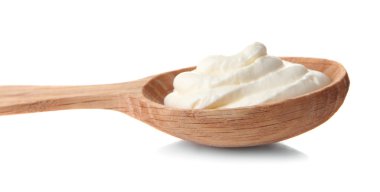 ekşi krema kaşığı beyaz izole içinde