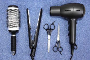 kuaförlük araçlar mavi zemin üzerine