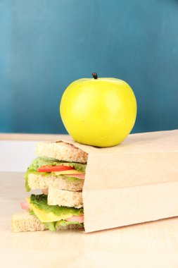 okul kahvaltı masa üstünde tahta arka plan