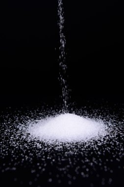 siyah üzerine izole şeker