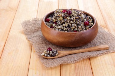 kutia - geleneksel Noel tatlı yemek Ukrayna, Beyaz Rusya ve Polonya, ahşap zemin ile plaka