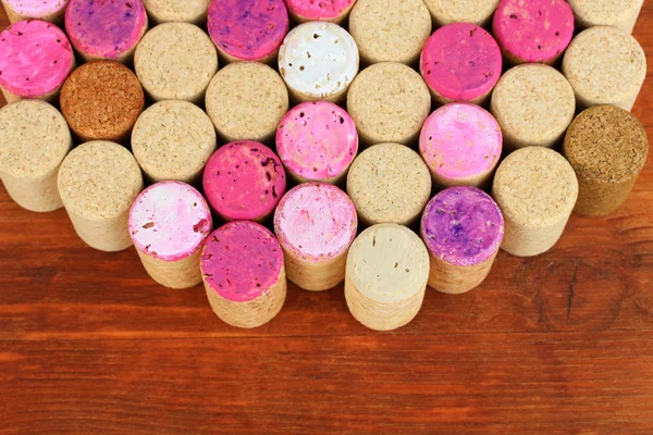 Wine corks on wooden table close-up — Stock Photo, Image