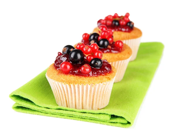 Chutné muffiny s ovocem izolovaných na bílém — Stock fotografie