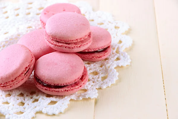 Macarons doux sur table close-up — Photo