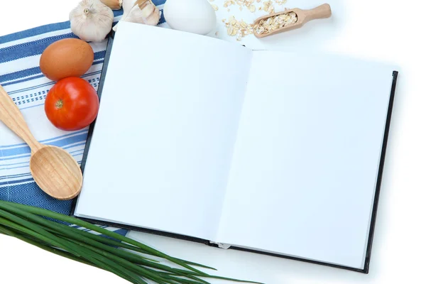 Концепція приготування їжі. Продукти з порожньою кулінарною книгою крупним планом — стокове фото
