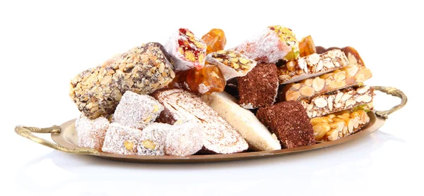 Sabrosos dulces orientales en bandeja de metal, aislados en blanco —  Fotos de Stock