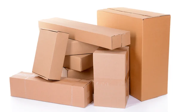 Diverse scatole di cartone isolate su bianco — Foto Stock