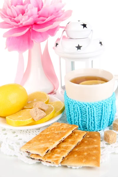 Taza de té con limón de cerca —  Fotos de Stock