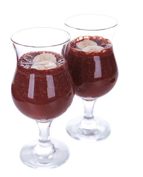 Cocktails met banaan en chocolade op wit wordt geïsoleerd — Stockfoto