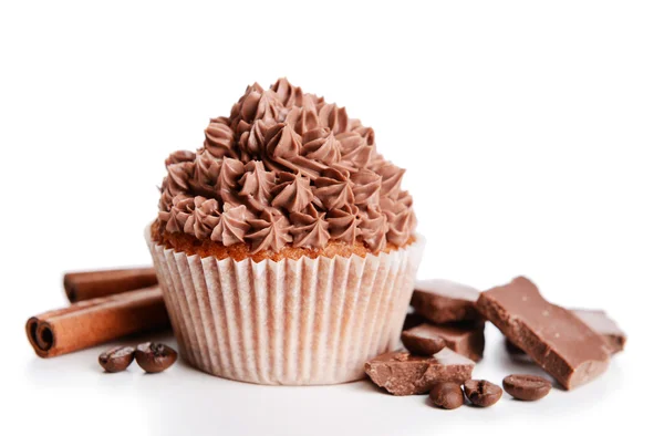 Gustoso cupcake con crema di burro, isolato su bianco — Foto Stock