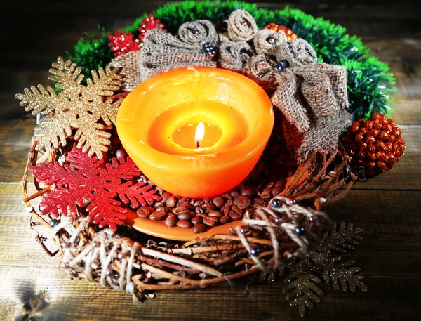 Burning candle with Christmas decorations on color wooden background — Stock Photo, Image