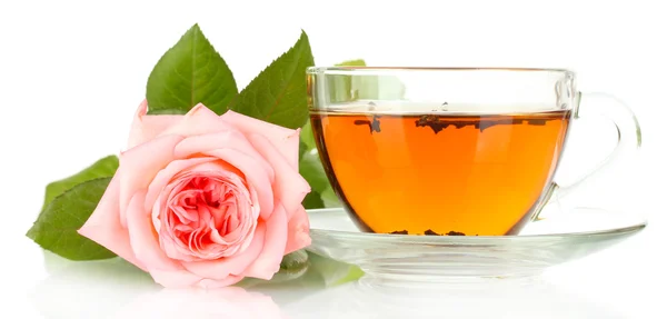 Secangkir teh dengan mawar terisolasi di atas putih — Stok Foto
