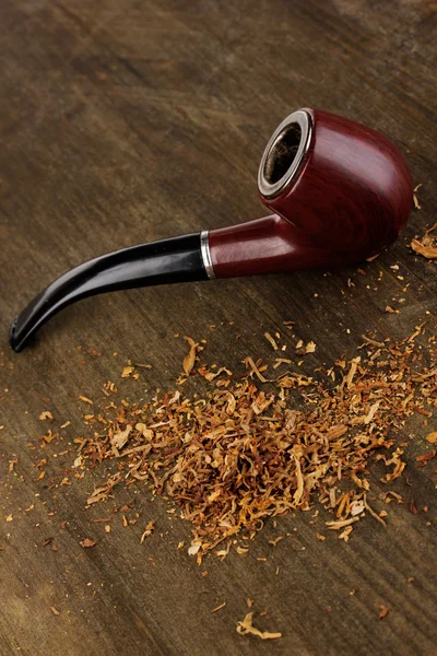 Smoking pipe and tobacco on wooden table close-up — Stock Photo, Image