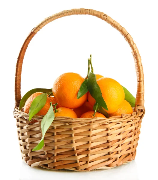 Ripe sweet tangerine with leaves in basket, isolated on white — Stock Photo, Image