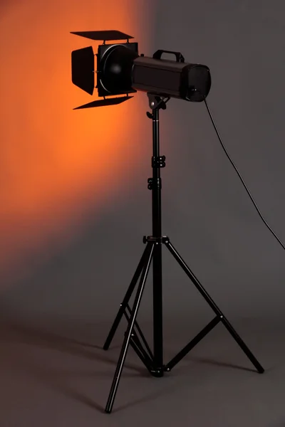 Studio lighting on grey background close-up — Stock Photo, Image