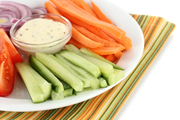 Surtido de verduras crudas palos en el plato de cerca —  Fotos de Stock