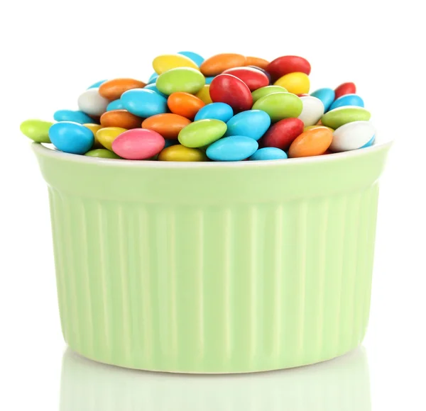 Bonbons colorés dans un bol isolé sur blanc — Photo