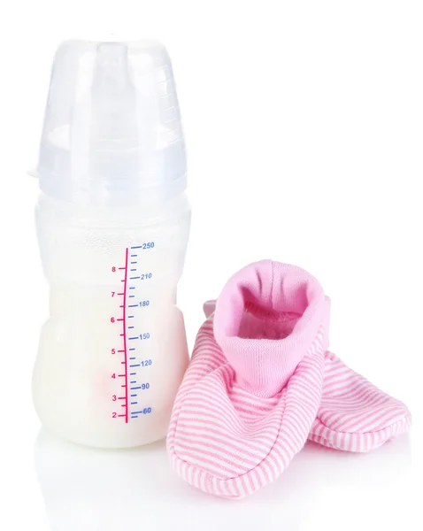 Flaske til mælk formel med støvletter isoleret på hvid - Stock-foto