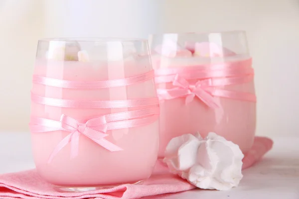 Iogurte saboroso com marshmallows, close-up — Fotografia de Stock