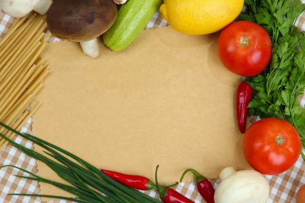 Concepto de cocina. Abarrotes con libro de cocina vacío de cerca —  Fotos de Stock