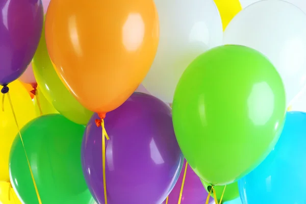 Globos de colores aislados en blanco — Foto de Stock