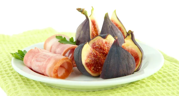 Figues savoureuses au jambon, isolées sur blanc — Photo