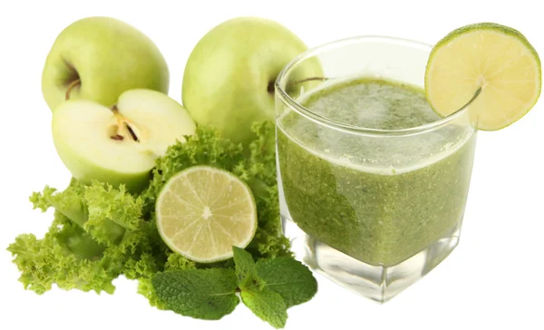 Glas grünen Gemüsesaft mit Apfel und Limette isoliert auf weiß — Stockfoto