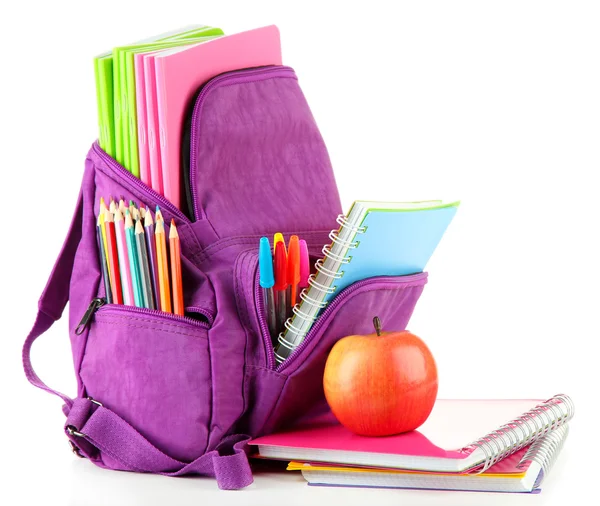 Sac à dos violet avec fournitures scolaires isolé sur blanc — Photo