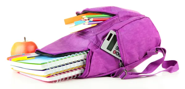 Sac à dos violet avec fournitures scolaires isolé sur blanc — Photo