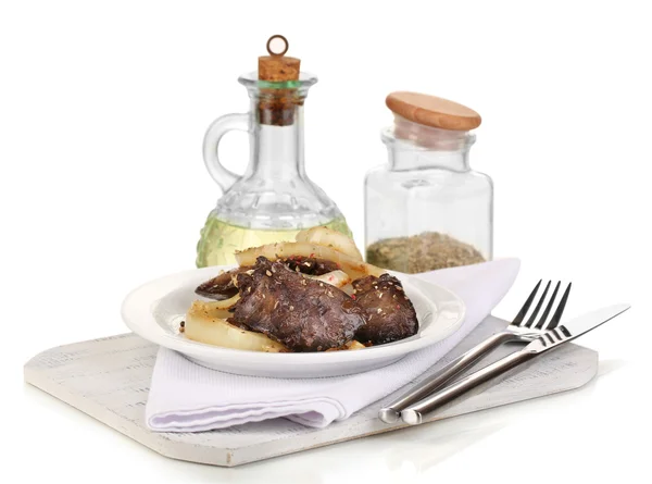 Étvágygerjesztő sült csirkemáj elszigetelt fehér tányérra — Stock Fotó