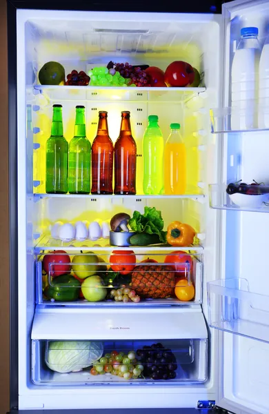 Refrigerador lleno de comida — Foto de Stock