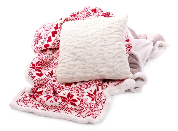 Bílý polštář a barevné deky izolovaných na bílém — Stock fotografie