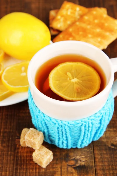 Cup of tea with lemon on wooden table — Stock Photo, Image