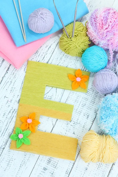 One letter of knit handmade alphabet close up — Stock Photo, Image