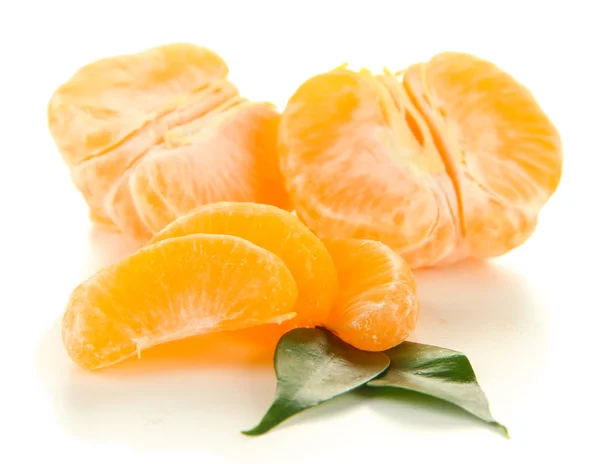 Rijpe mandarijnen geïsoleerd op wit — Stockfoto