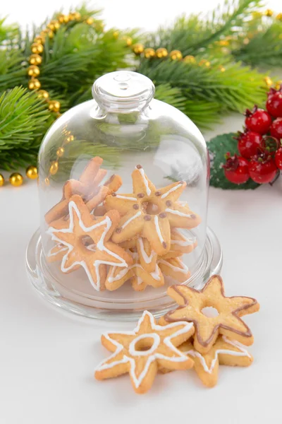 Deliciosas galletas de Navidad en frasco en primer plano de la mesa —  Fotos de Stock