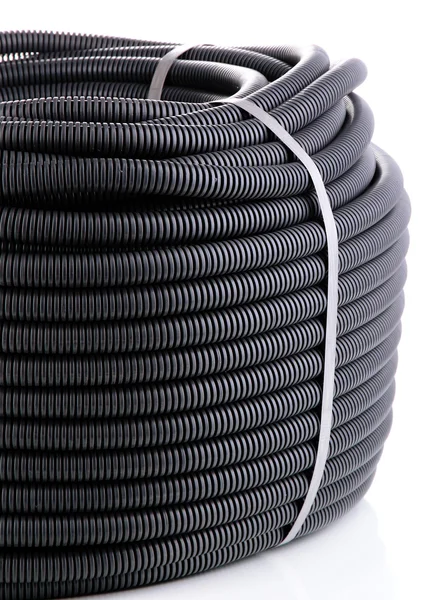Cablu negru izolat pe alb — Fotografie, imagine de stoc